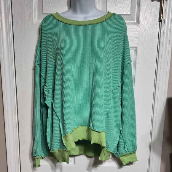 Vibrant Two Tone Green Oversized Knit Top Size Medium NWOT - Picture 11 of 14
